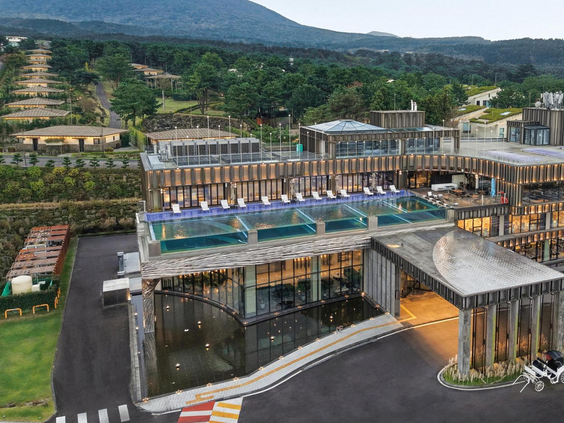 Hotel Amber Pure Hill & Jeju