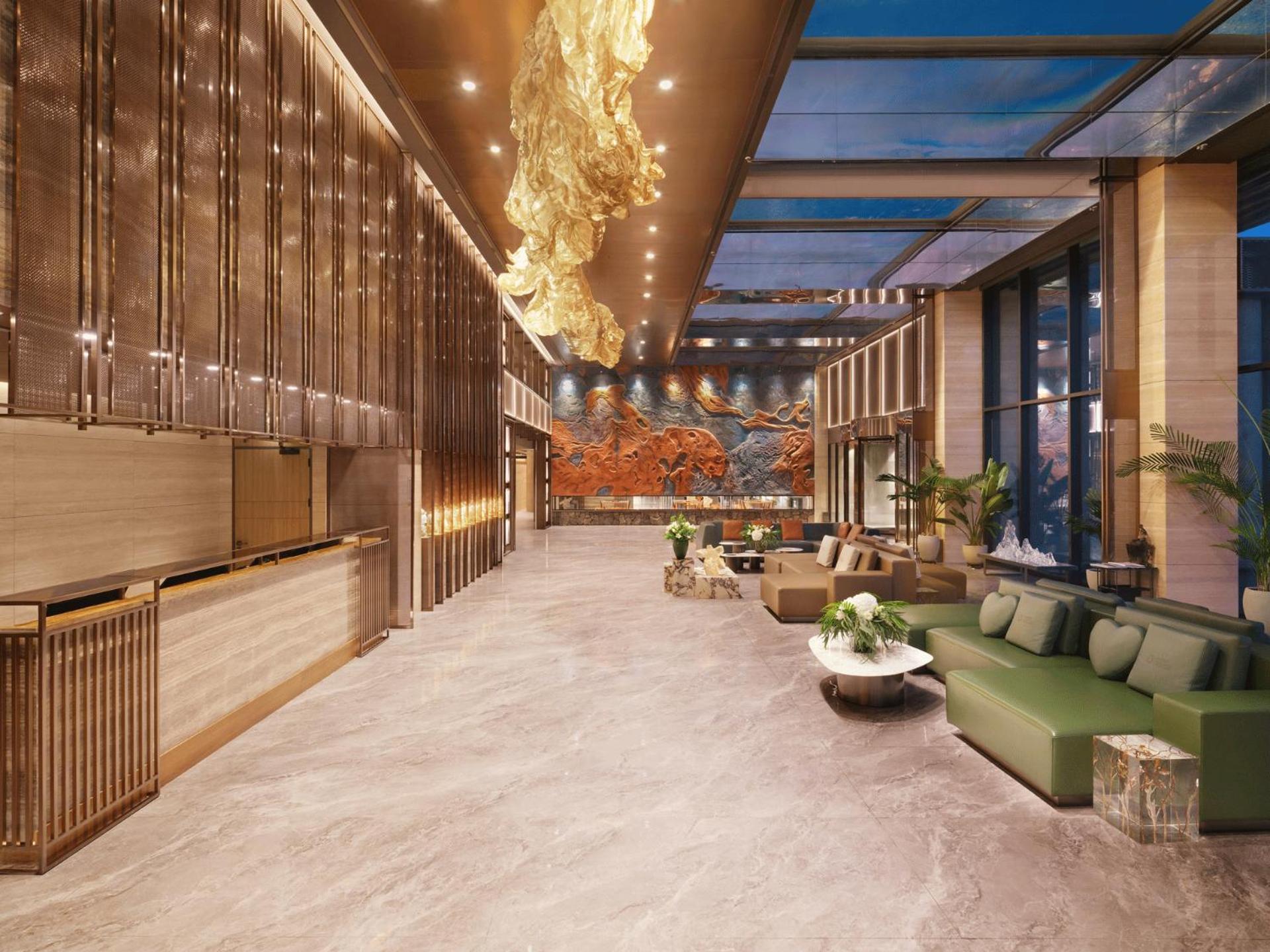 Amber Pure Hill & Hotel